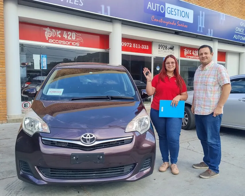 Isabel renovó su confianza: del Toyota Ist al Ractis con Grupo Once Once