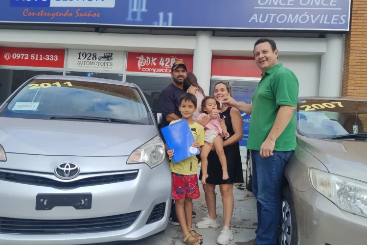 Marian eligió su Toyota Ractis gris con Grupo Once Once: una entrega en familia