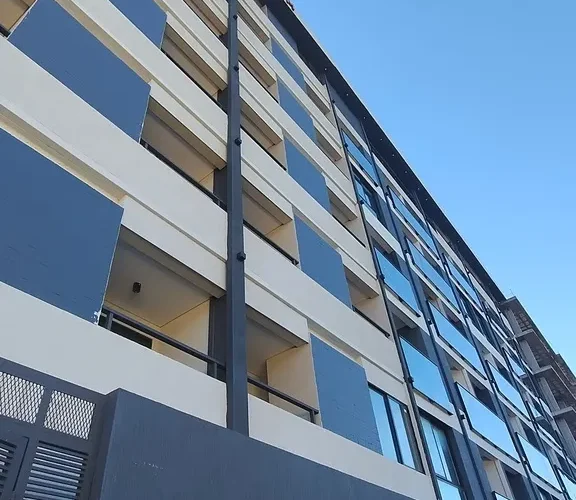 VENTA – DEPARTAMENTO AMOBLADO DE 2 DORMITORIOS – ZONA AERPUERTO SILVIO PETTIROSSI – M.R.A.